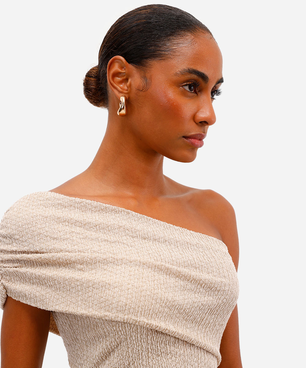 blusa ombro único feminina texturizada - areia