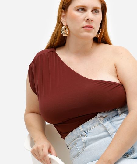 blusa ombro único com franzido plus size mindset vinho GG2