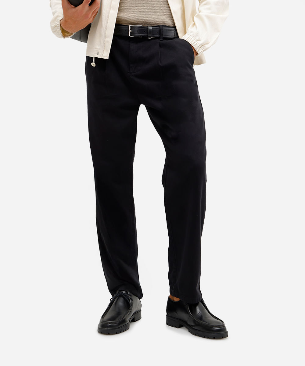 calça chino reta cropped de sarja masculina preta