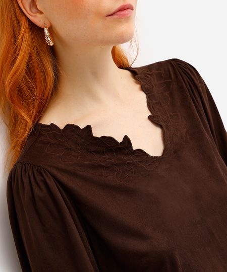 blusa feminina de suede decote v bordado floral marrom P blusa feminina de suede decote v bordado floral marrom P