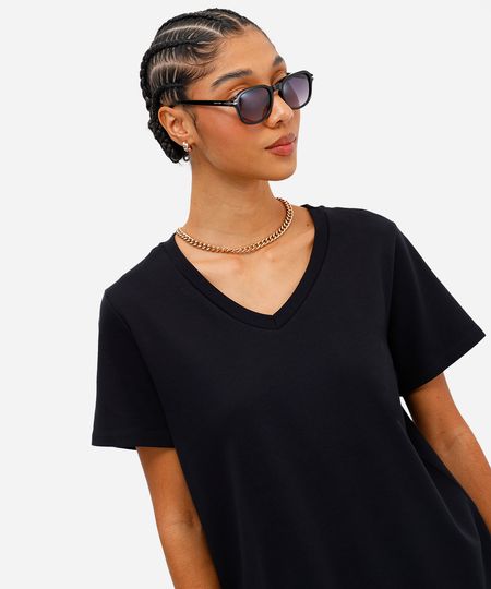 camiseta básica feminina de algodão decote v preta PP