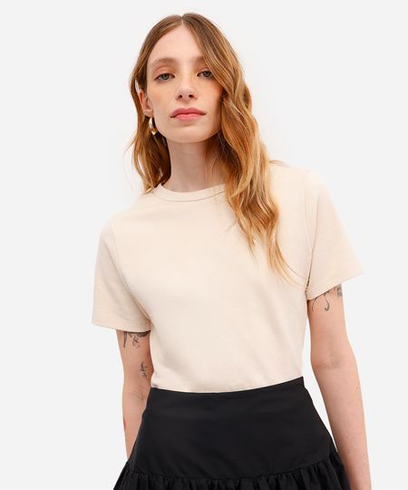 camiseta baby look feminina de algodão básica bege PP