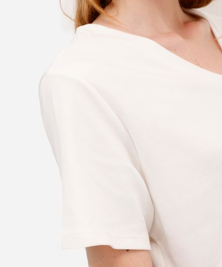 camiseta básica feminina de algodão decote v off white PP