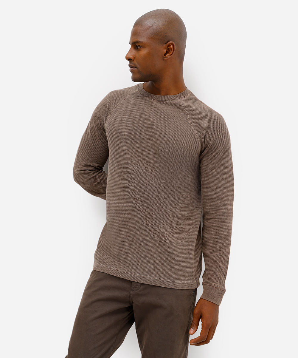 camiseta masculina de algodão raglan texturizada estonada marrom