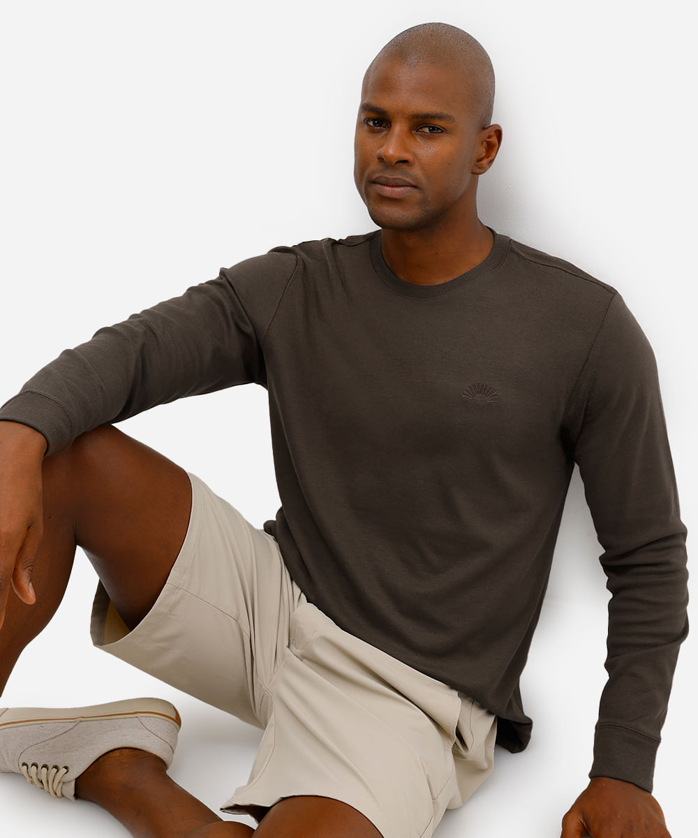 camiseta masculina manga longa bordada marrom