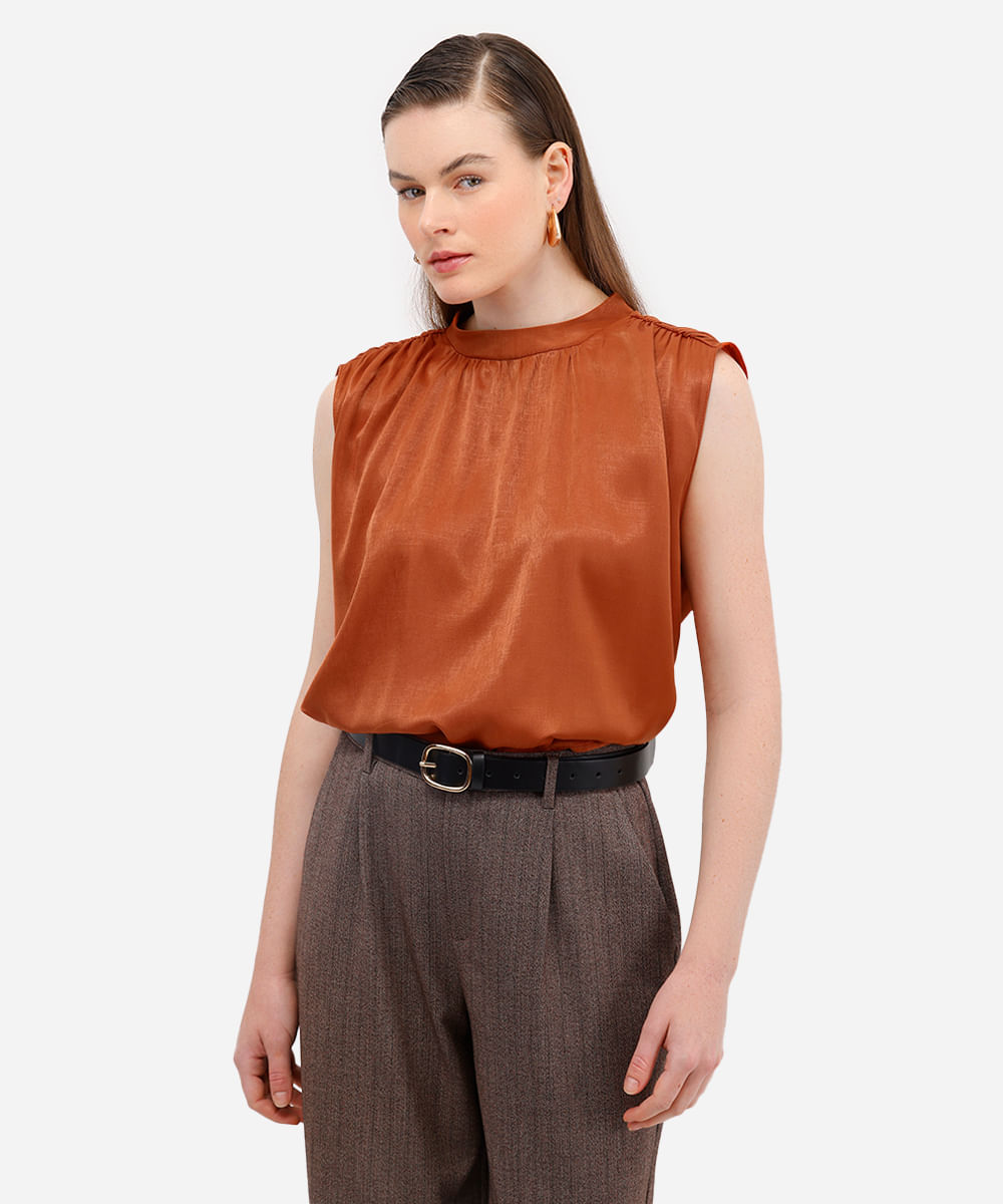 blusa feminina decote redondo franzida marrom