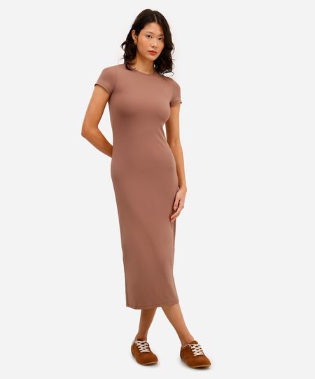 vestido básico feminino de poliamida com fenda marrom G vestido básico feminino de poliamida com fenda marrom G