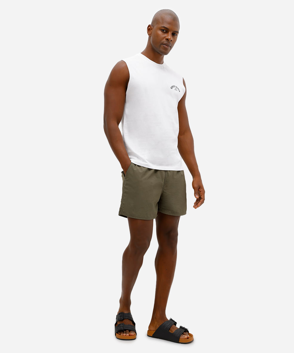 short masculino com bolsos e cordão verde