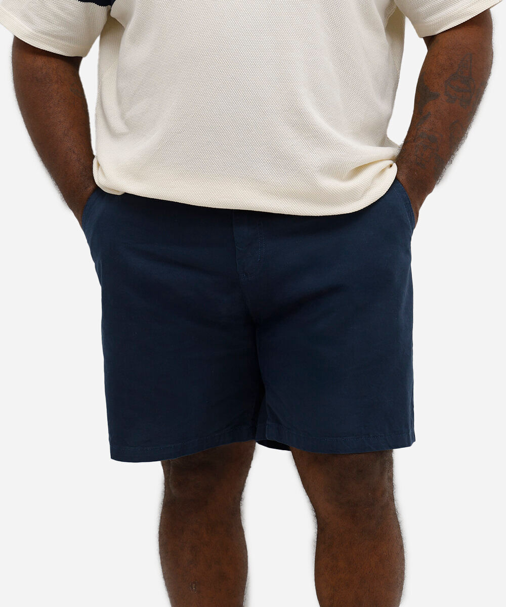 bermuda de sarja plus size reta com bolsos azul