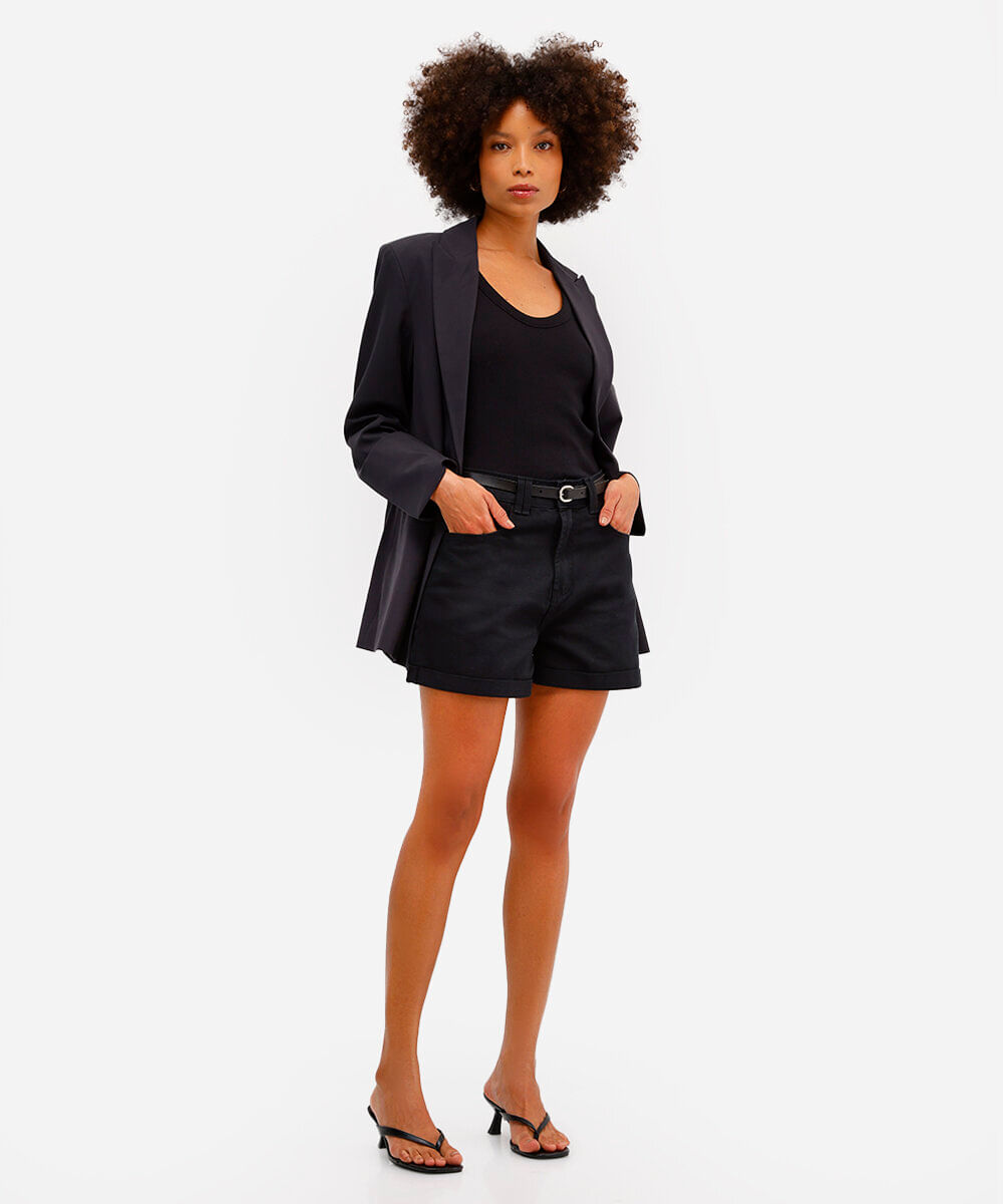 short mom feminino de sarja com cinto preto