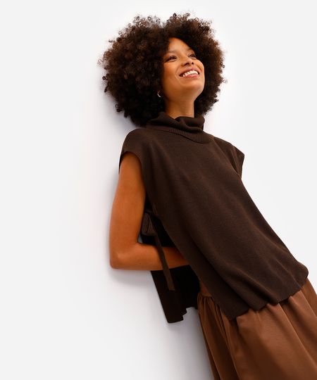 blusa feminina de tricot com abertura gola alta marrom PP