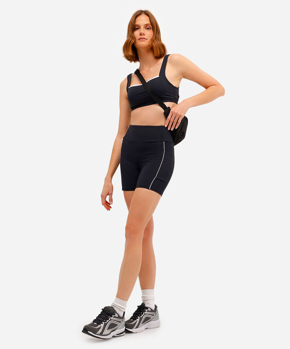 bermuda feminina esportiva ace com nervura preta