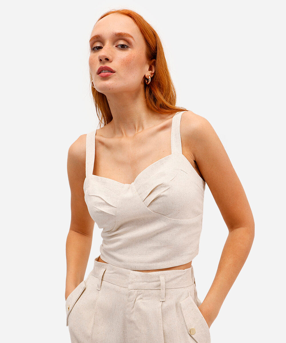 top feminino com linho decote coração bege