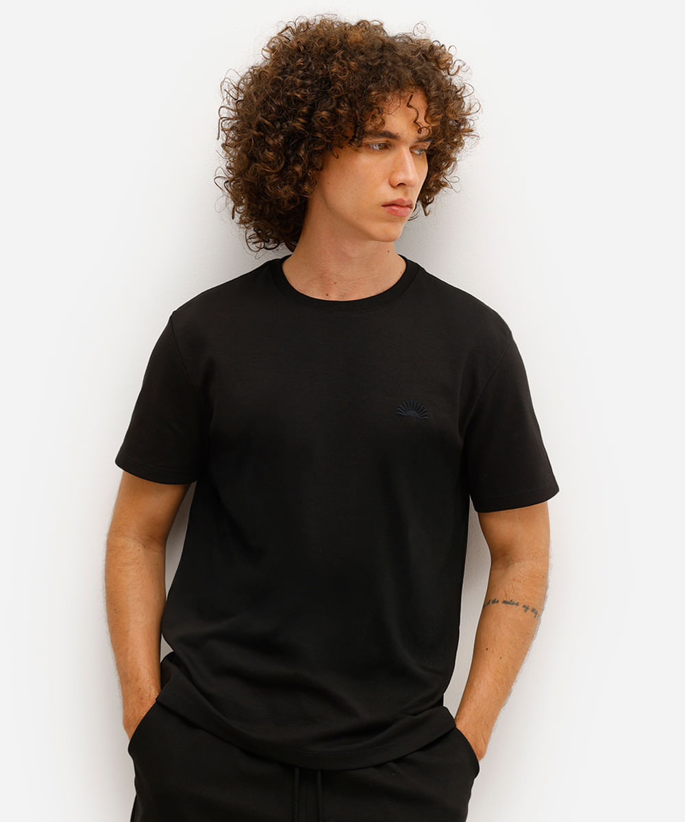 camiseta masculina manga curta com bordado preta