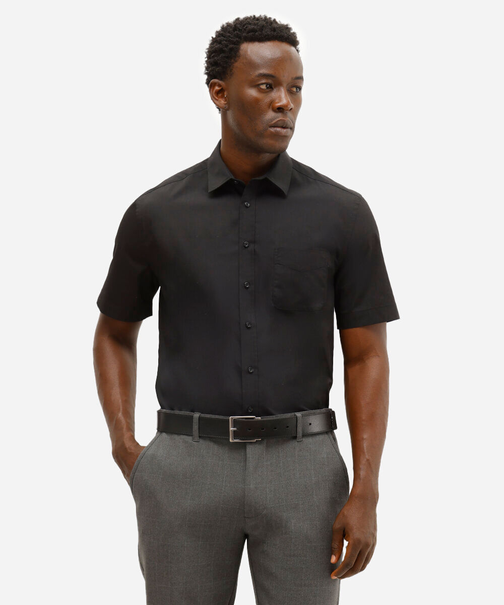 camisa manga curta com bolso preta