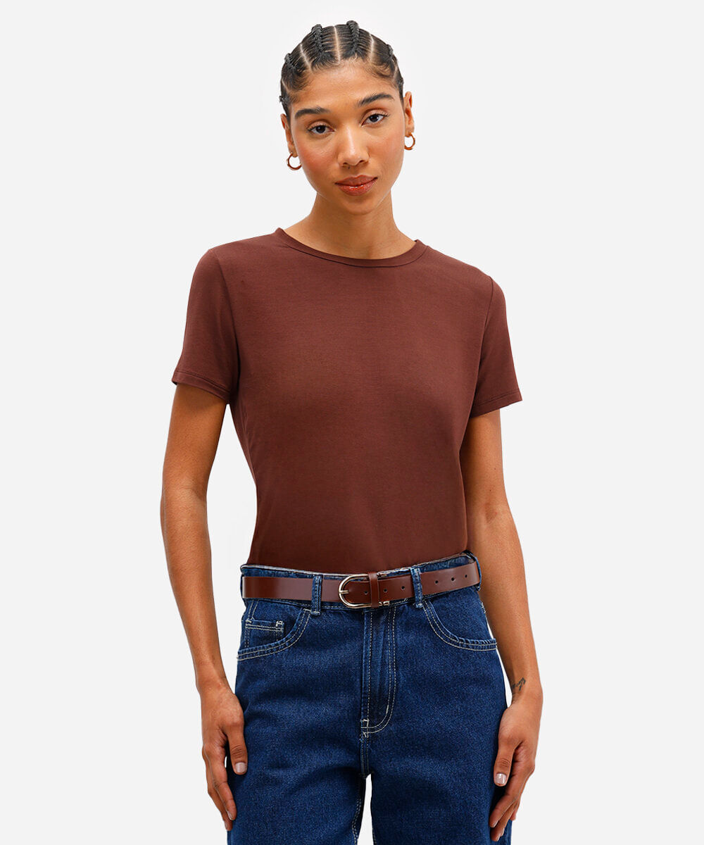 camiseta feminina básica de viscose manga curta marrom