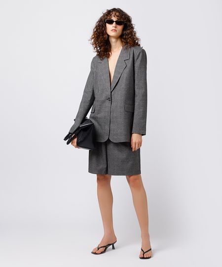 bermuda feminina de alfaiataria com pregas xadrez mindset cinza 36 bermuda feminina de alfaiataria com pregas xadrez mindset cinza 36