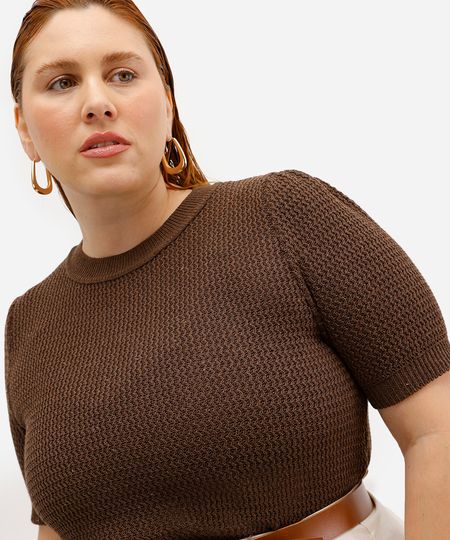 blusa feminina de tricot manga bufante texturizada plus size marrom GG1