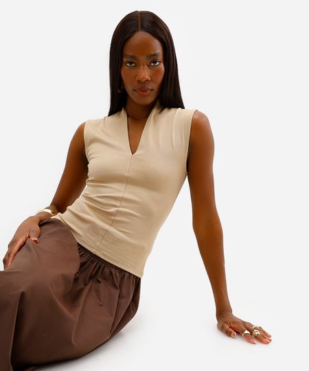 regata feminina com viscose decote v bege P regata feminina com viscose decote v bege P