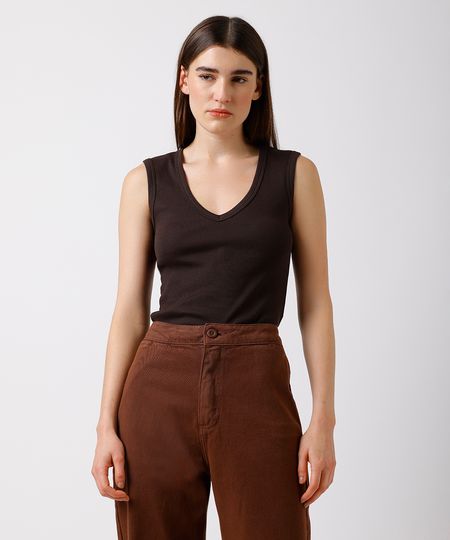 regata feminina de algodão peruano decote v canelada mindset marrom PP