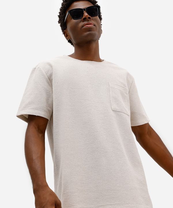 camiseta masculina com bolso texturizada bege GG