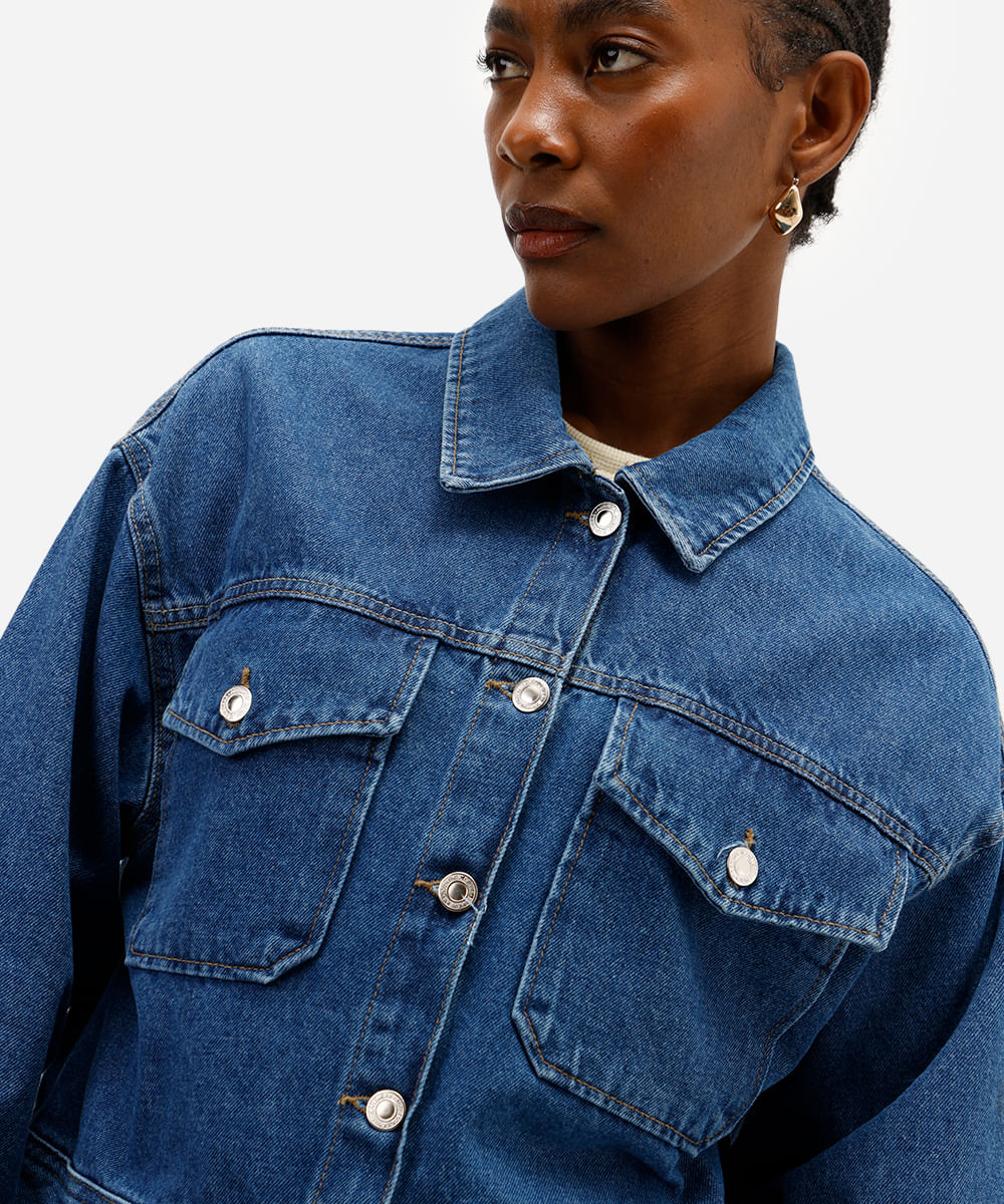 jaqueta jeans feminina cropped barra a fio azul