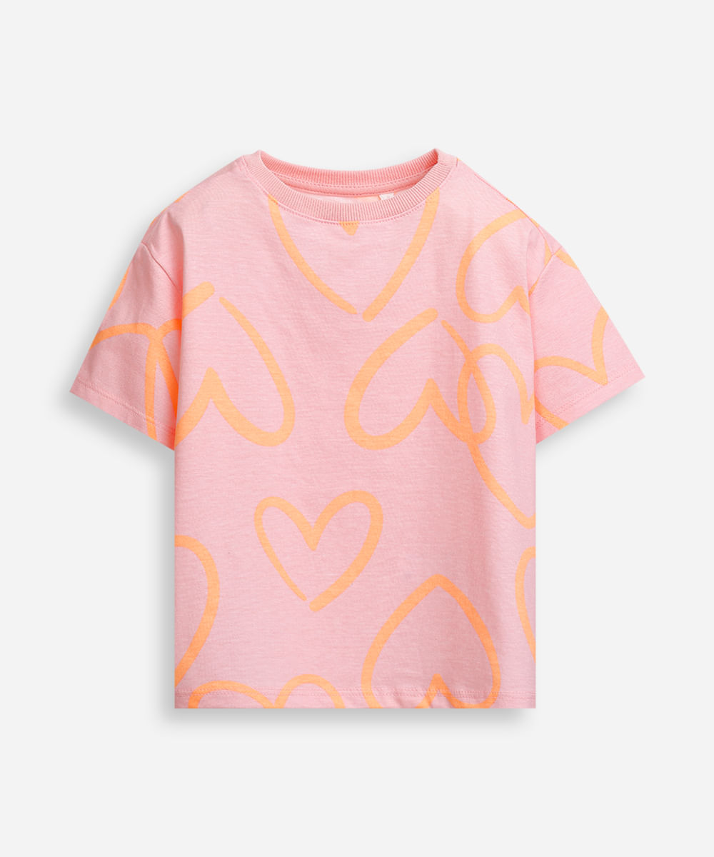 camiseta infantil estampa corações grandes rosa