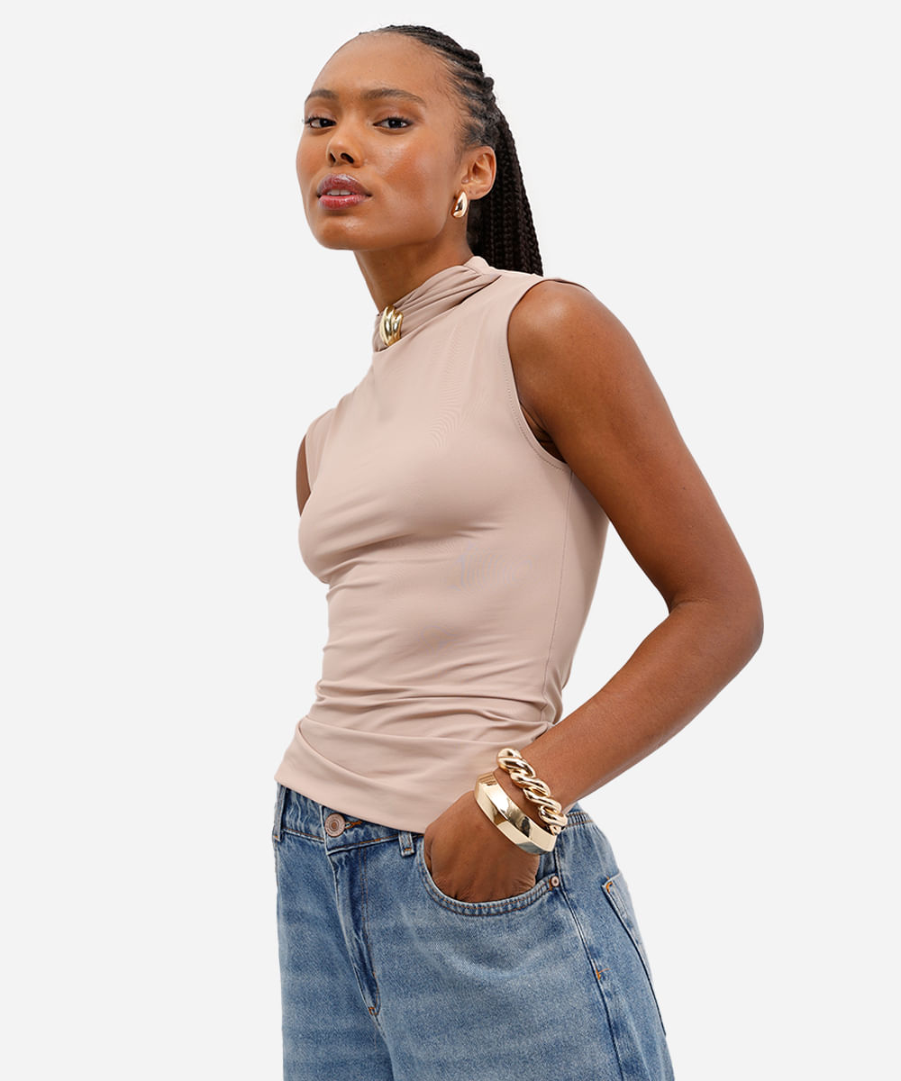 regata feminina de poliamida gola alta franzida bege