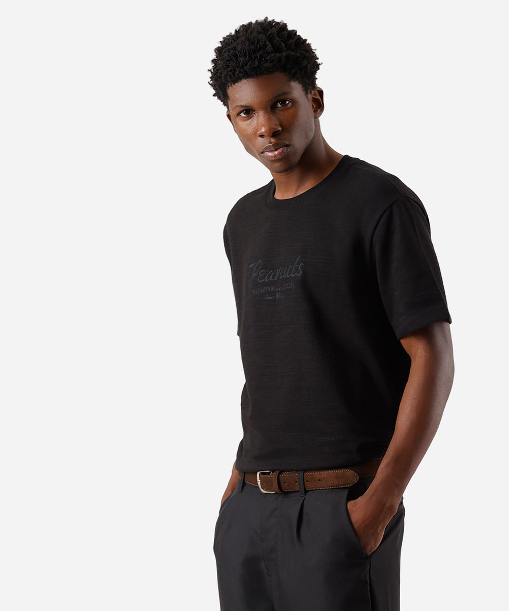 camiseta box masculina bordado peanuts texturizada preta