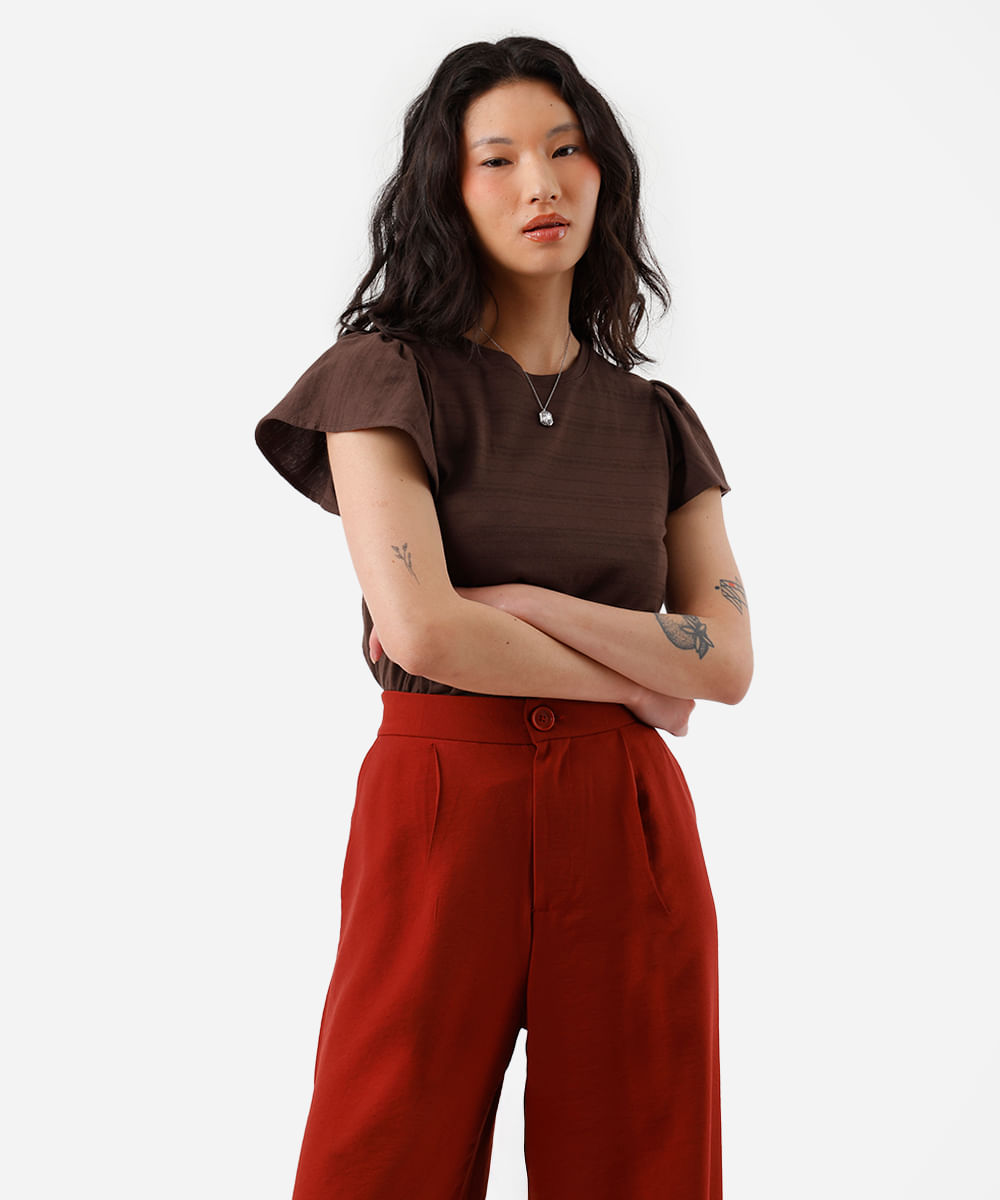 camiseta feminina de algodão manga curta bufante texturizada marrom