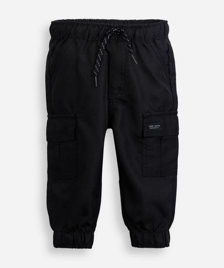 calça jogger infantil com bolsos cargo texturizada preta 1 calça jogger infantil com bolsos cargo texturizada preta 1