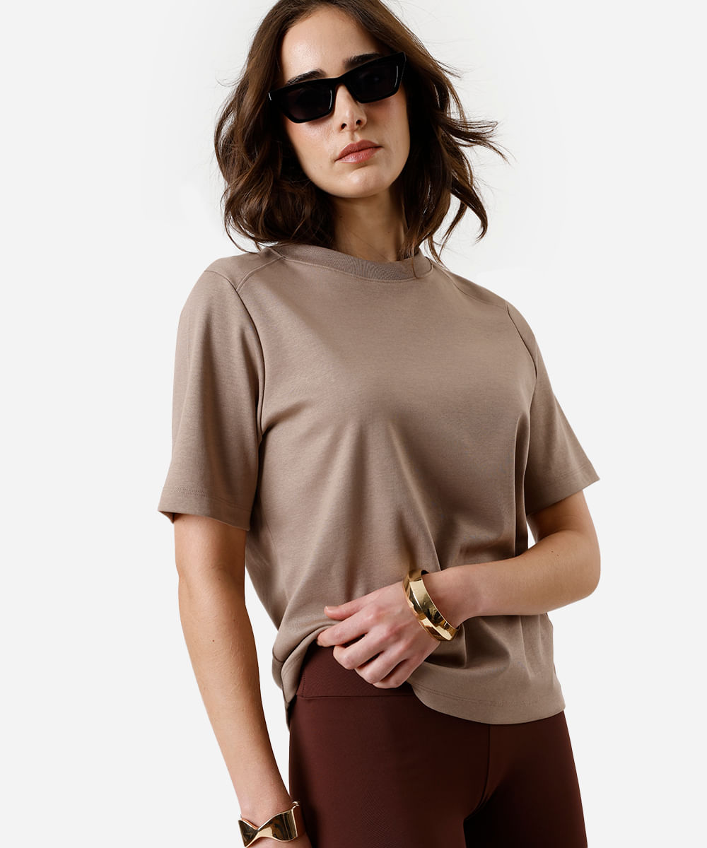 camiseta feminina de algodão peruano oversized com recorte bege