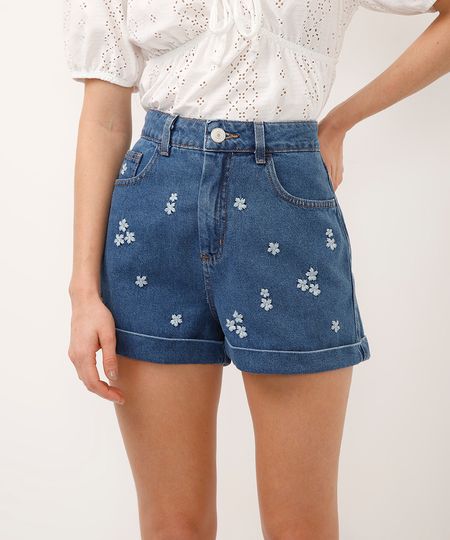 short mom jeans com bordado floral azul 46