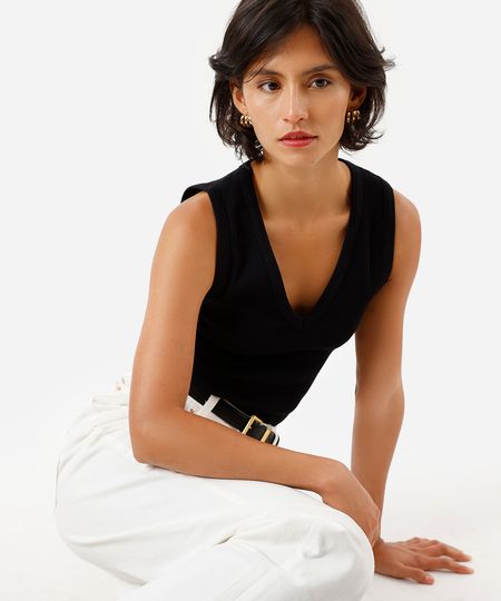 regata básica feminina de poliamida decote v canelada preta P regata básica feminina de poliamida decote v canelada preta P