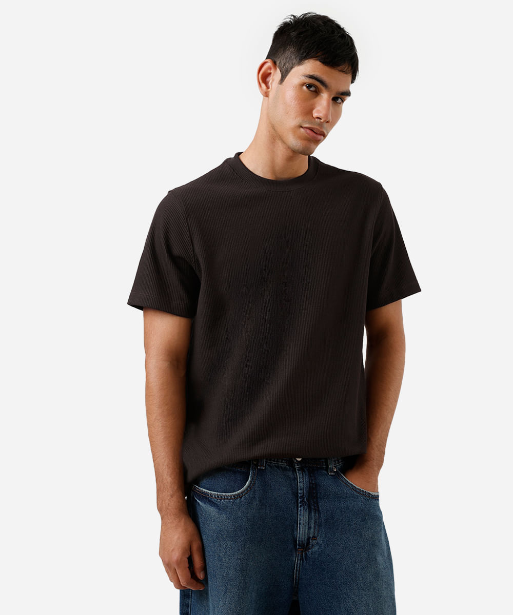 camiseta masculina manga curta texturizada marrom