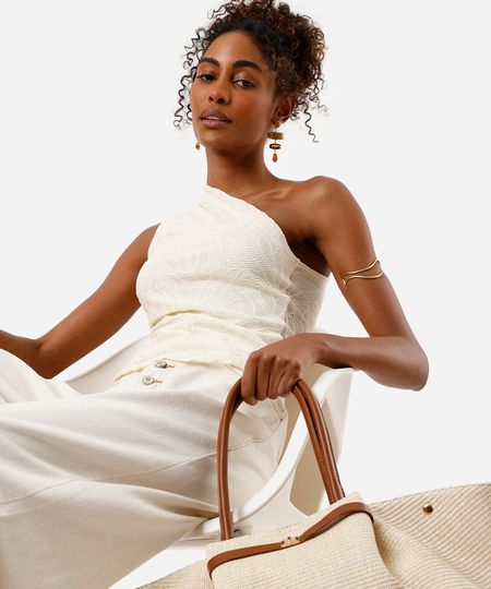 blusa ombro único feminina com pregas folhagens texturizada off white G blusa ombro único feminina com pregas folhagens texturizada off white G