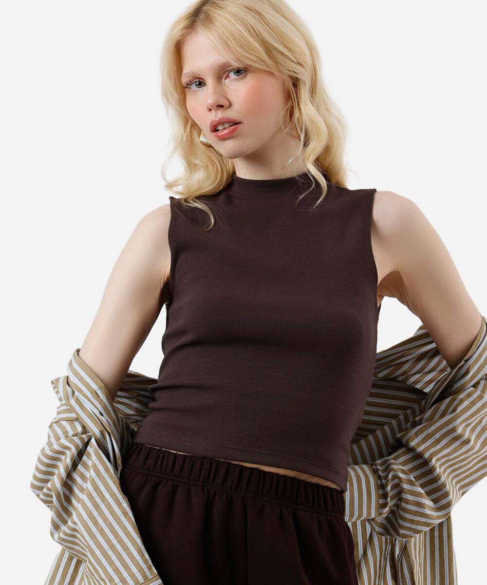 regata feminina de algodão básica gola alta marrom