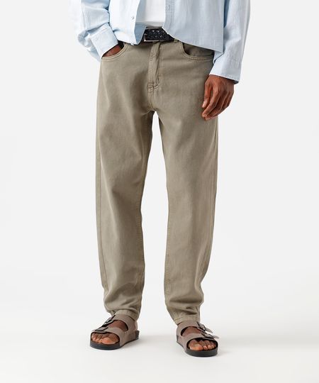 calça reta cropped masculina de sarja estonada bege 46