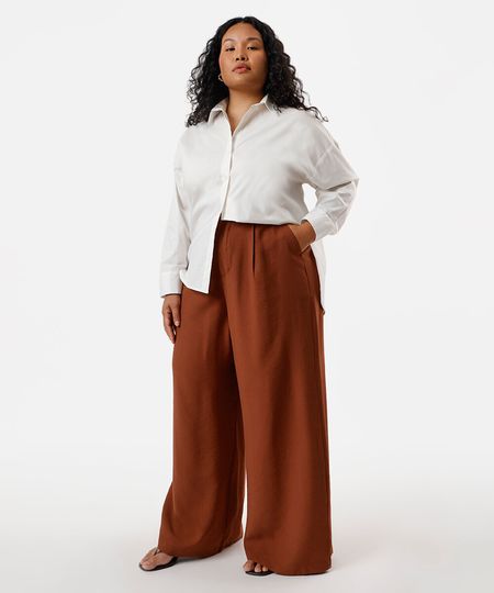 calça alfaiataria com prega e bolso plus size marrom 48 calça alfaiataria com prega e bolso plus size marrom 48