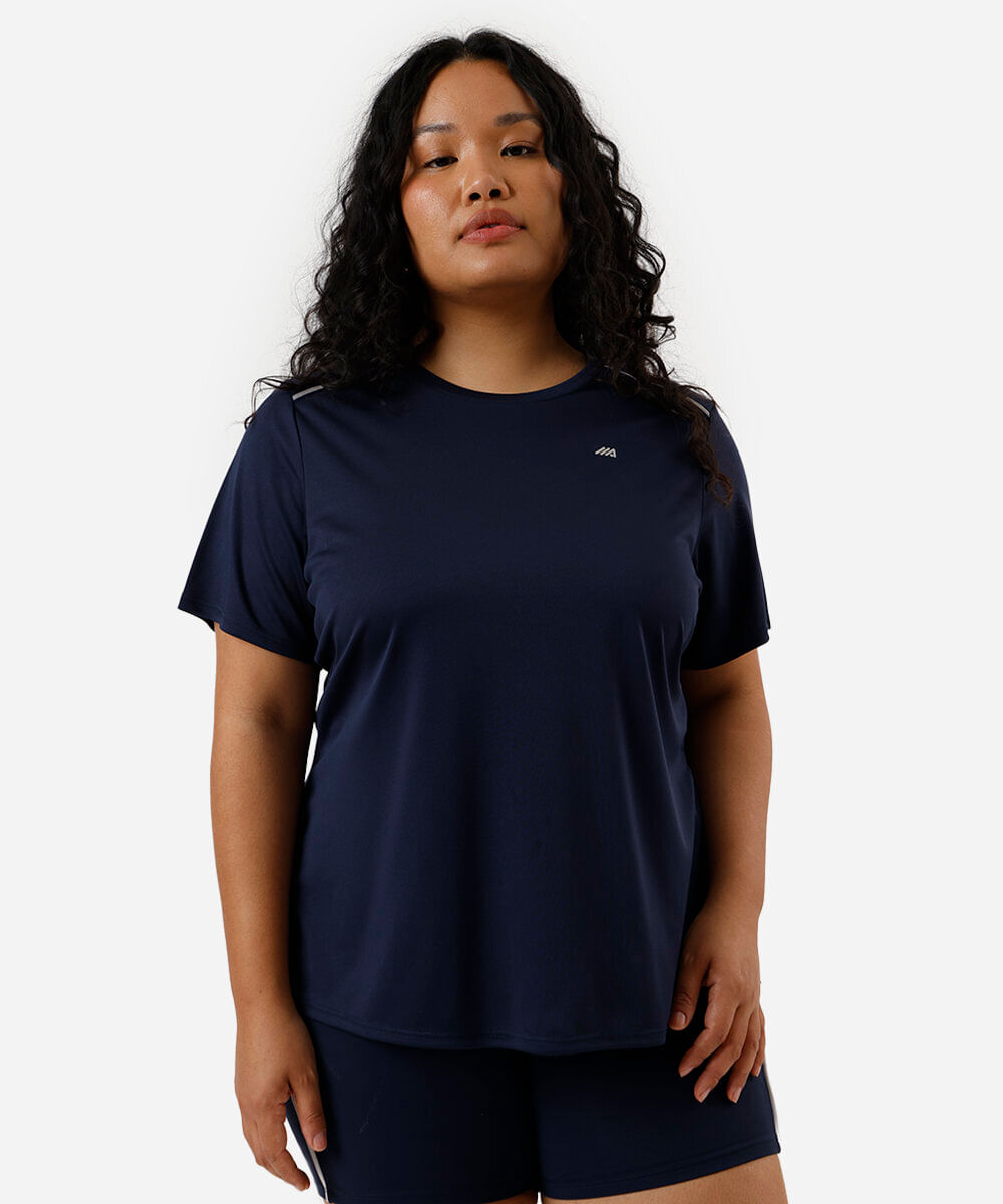 camiseta feminina esportiva com refletivos plus size azul