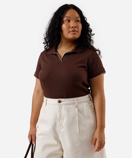 polo feminina canelada manga curta plus size marrom GG1