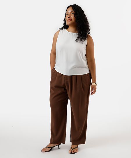 calça reta feminina de alfaiataria com viscose e pregas plus size marrom 46