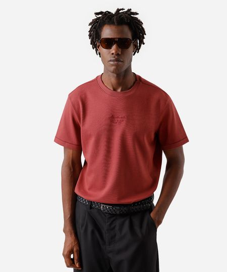 camiseta masculina com algodão e bordado vermelha M