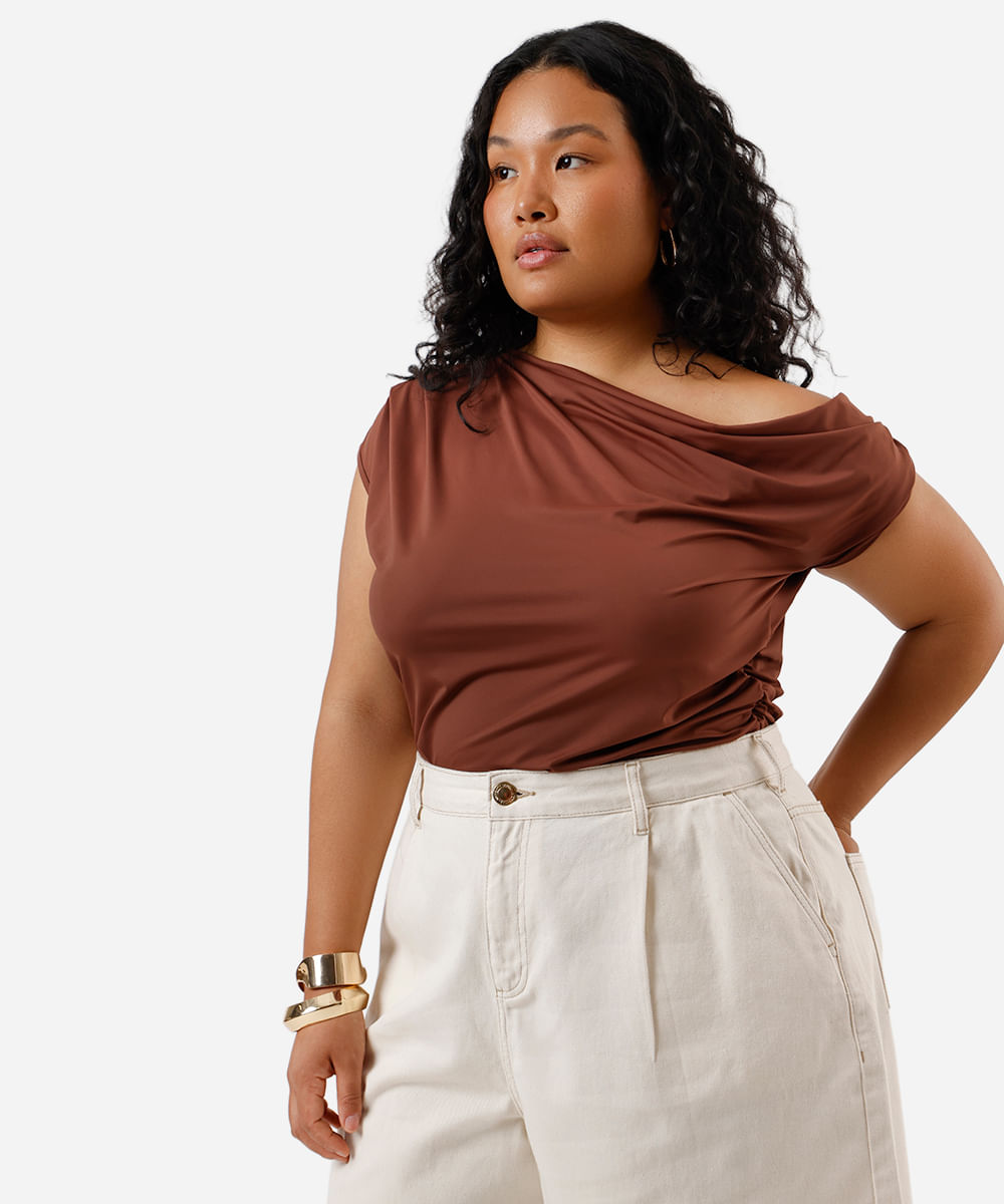 blusa feminina de poliamida assimétrica franzida plus size marrom