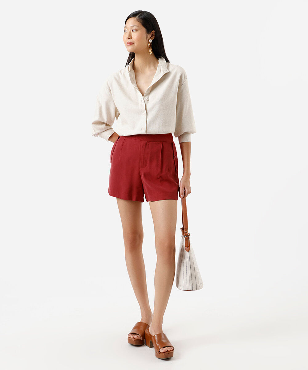 short de alfaiataria feminino com viscose e pregas cós elástico vermelho