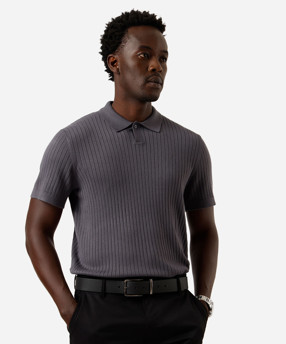 polo masculina de tricot canelado cinza