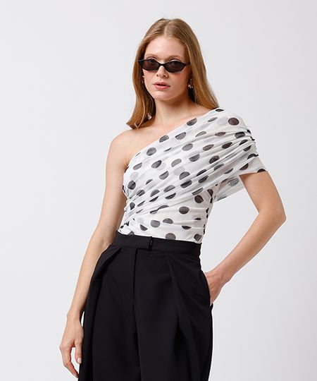 blusa ombro único feminina de tule franzida poá mindset off white PP