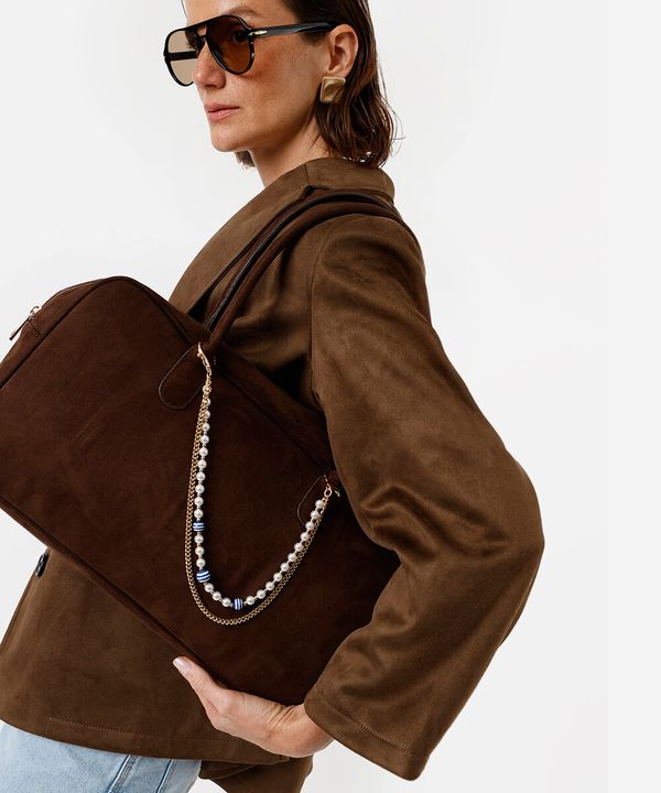 chaveiro bag charm com pérolas e corrente dourado UNICO