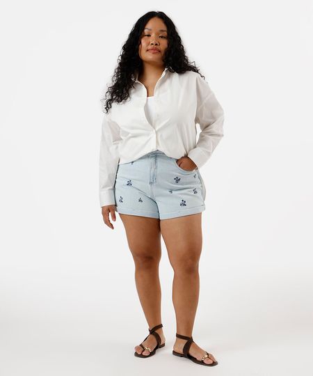 short mom feminino jeans bordado floral plus size azul 50