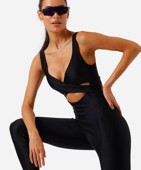 macacão feminino esportivo ace com recorte e transpasse preto P